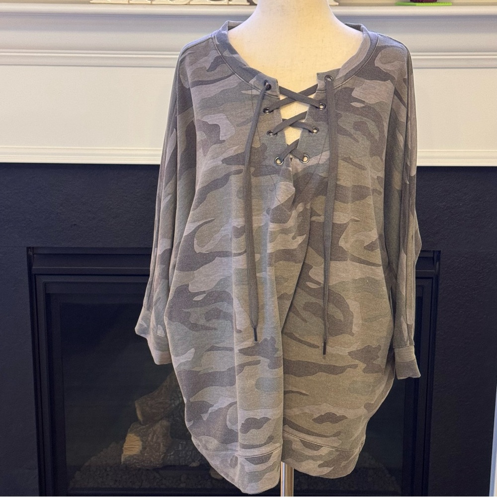 The Sweatshirt Project Gray Camo Lace-Up Tunic Sweatshirt | Size 3X